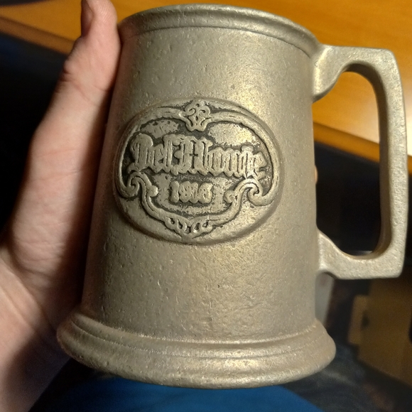 Vintage metal cups and tray - Picture 5 of 8